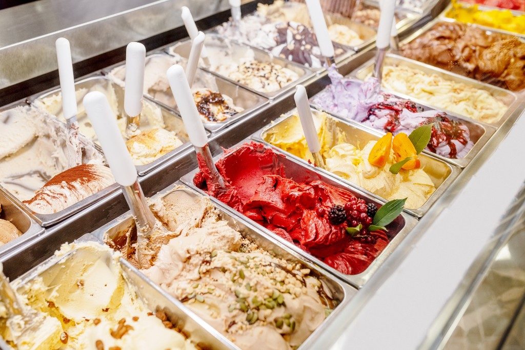 different flavors of gelato in containers